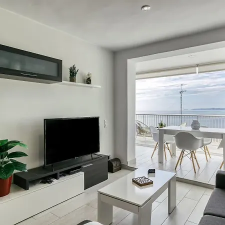 Faro L Vistas Al Mar Apartment Roses